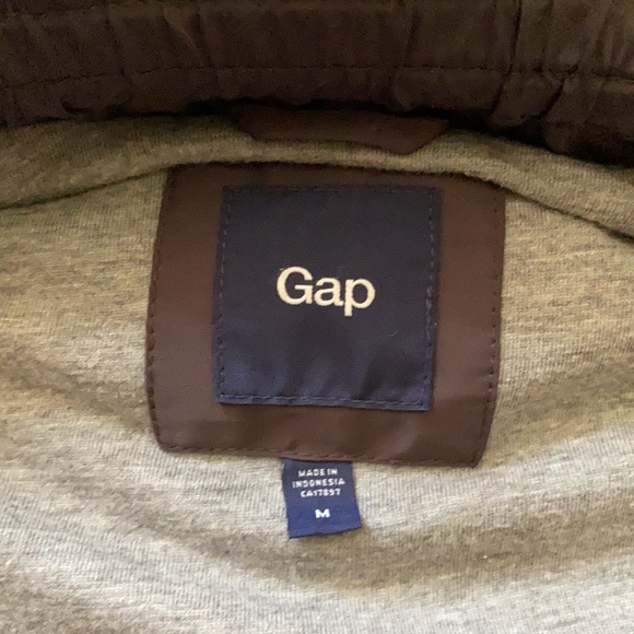 Women’s Gap Vest - Picture 2 of 2
